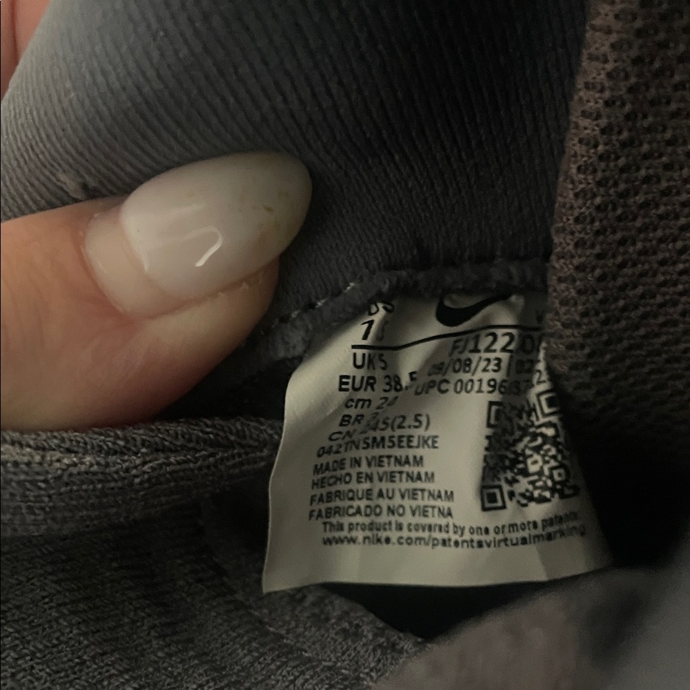 Nike Light Gray Running Shoes - Picture 3 of 4